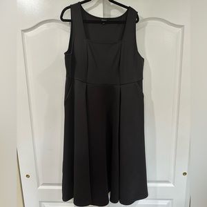Torrid black dress | comfortable & sophisticated | stretchy | has pockets!